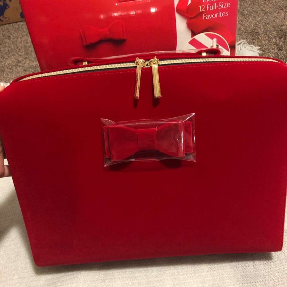Estee Lauder ❤️Travel Case #Red Velvet NWOT